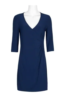 Elegant V-Neck Jersey Dress with 3/4 Sleeves and Flattering Gathered Sides